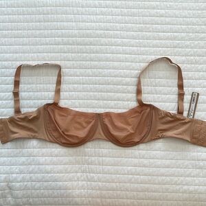 SKIMS No Show Molded Unlined Balconette Bra